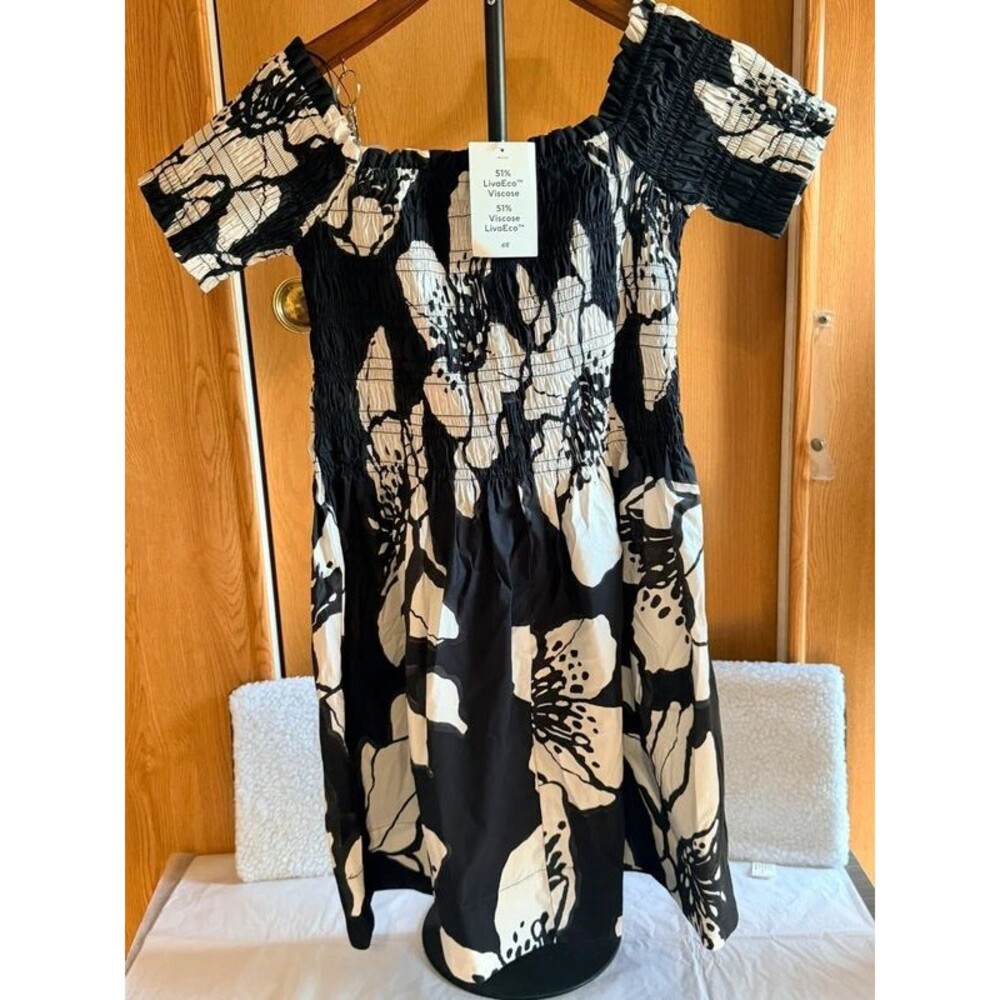 H&M Black & White Floral Smocked Dress Size M